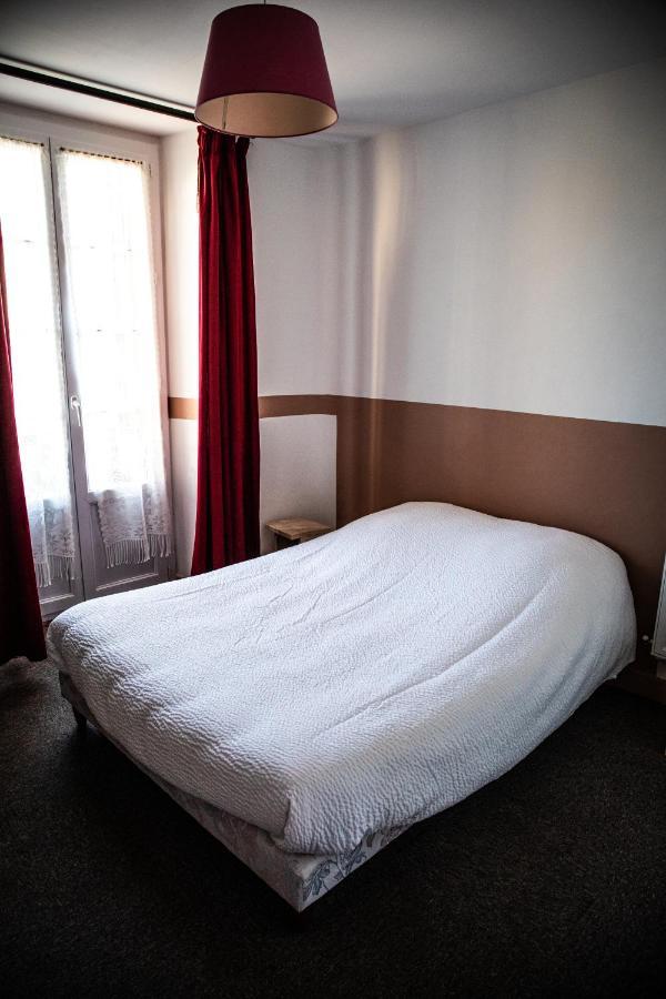Hotel Restaurant Le Foirail Saint-Haon Екстер'єр фото