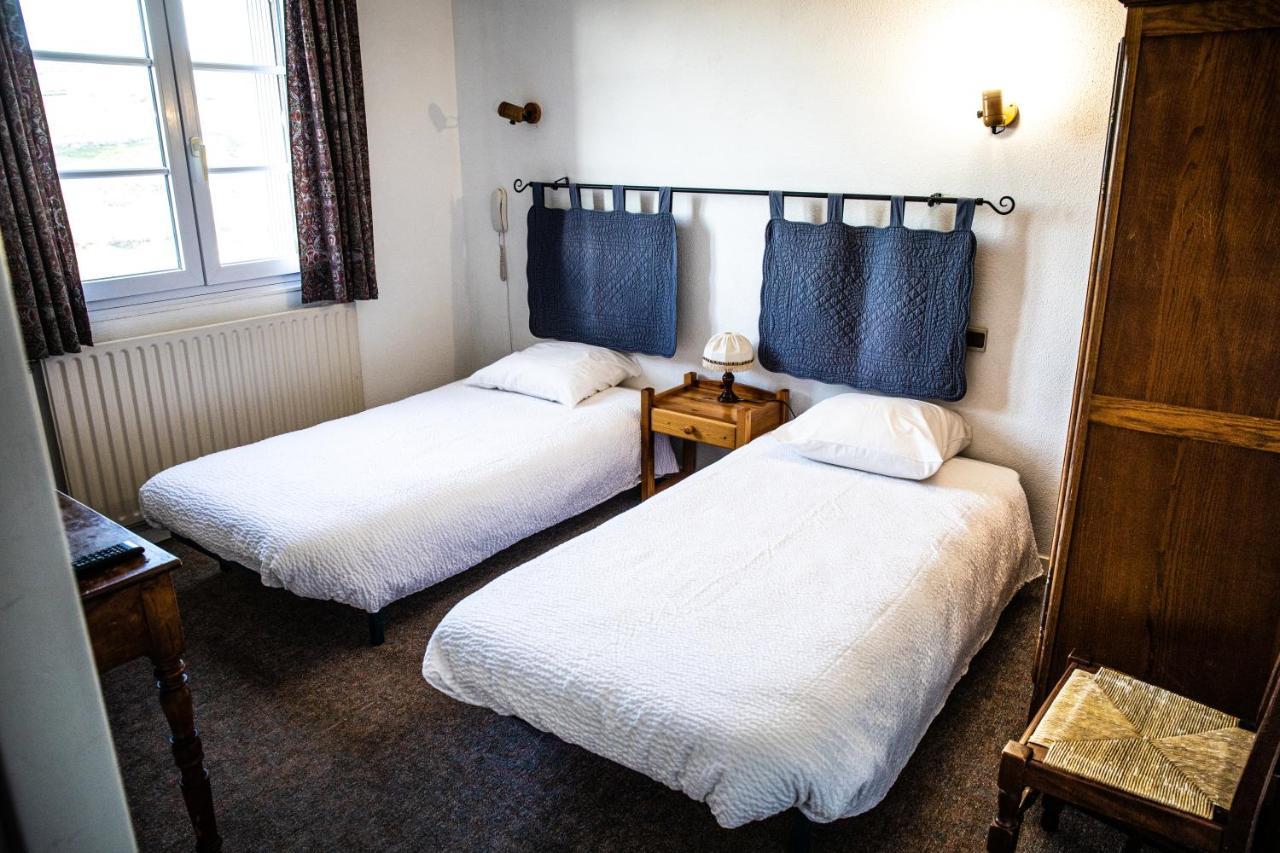 Hotel Restaurant Le Foirail Saint-Haon Екстер'єр фото